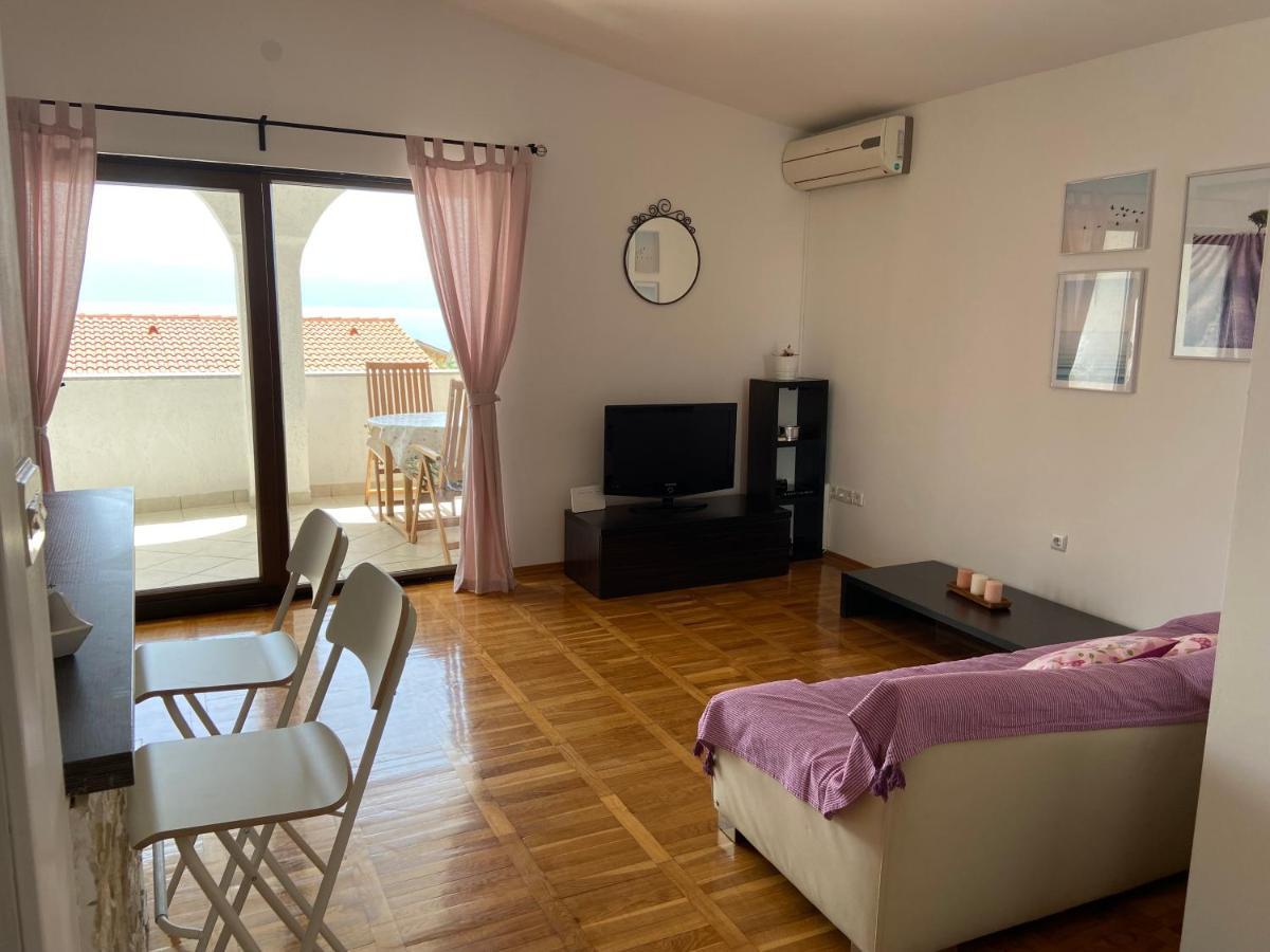 Iris & Elena Apartment *